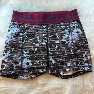 Lululemon shorts size 4